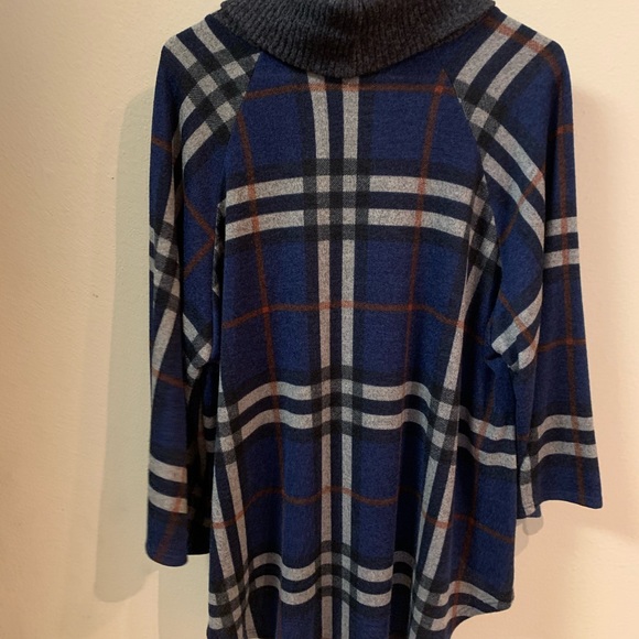 Sweater - Picture 2 of 3